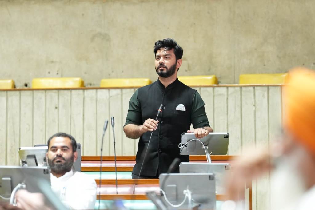 विधानसभा में विधायक डॉ ईशांक कुमार ने उठाया 20 का मुद्दा
